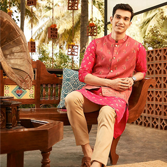 https://www.wavique.com/vi/products/men-magenta-pink-golden-floral-printed-thread-work-floral-kurta-2