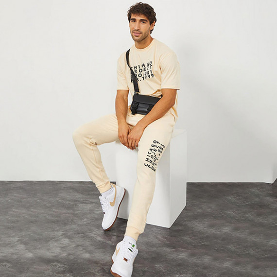 https://www.wavique.com/products/men-cream-colored-solid-slim-fit-cotton-joggers