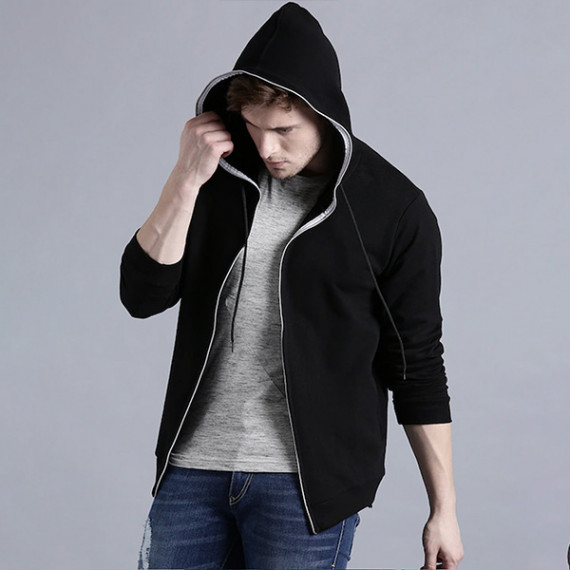 https://www.wavique.com/vi/products/men-black-solid-hooded-sweatshirt