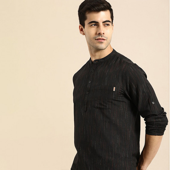 https://www.wavique.com/products/men-black-woven-design-kurta