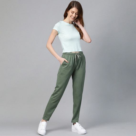 https://www.wavique.com/products/women-black-solid-side-stripes-cropped-track-pants