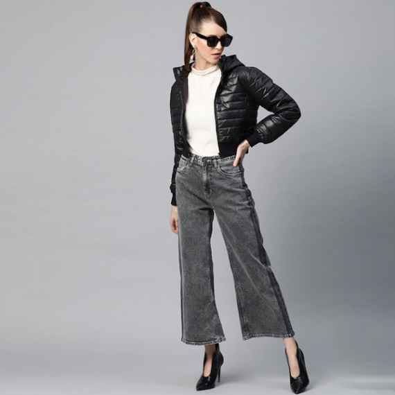 https://www.wavique.com/products/women-black-solid-cropped-puffer-jacket