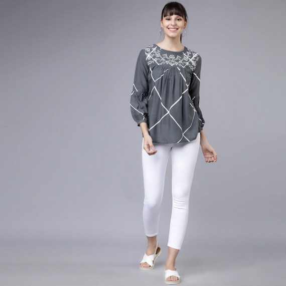 https://www.wavique.com/products/women-grey-and-white-printed-a-line-top