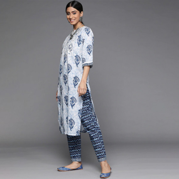 https://www.wavique.com/products/women-white-paisley-motifs-printed-pure-cotton-kurta-with-trousers-with-dupatta