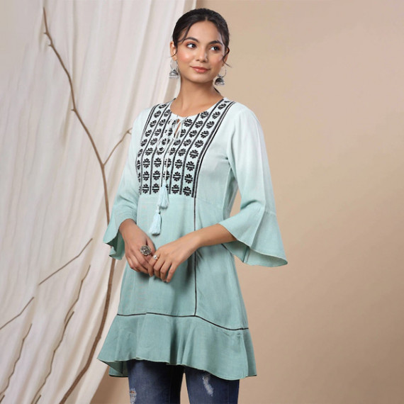 https://www.wavique.com/products/women-green-tunics