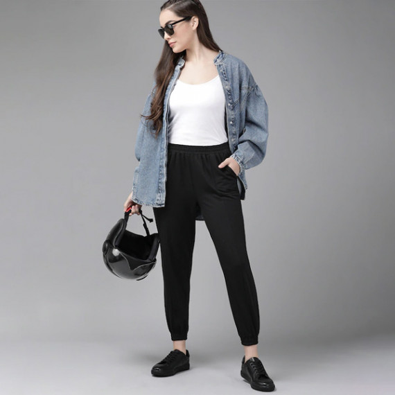 https://www.wavique.com/products/women-black-solid-straight-fit-cropped-joggers
