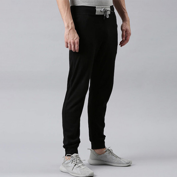 https://www.wavique.com/products/men-black-solid-organic-cotton-track-pants