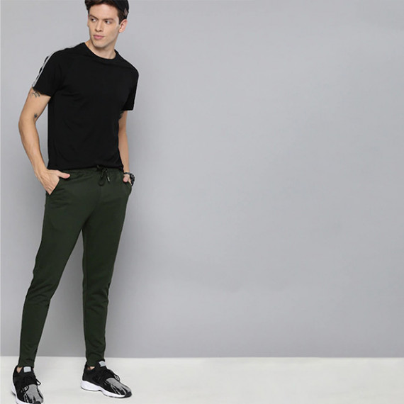 https://www.wavique.com/products/men-olive-green-straight-fit-solid-track-pants