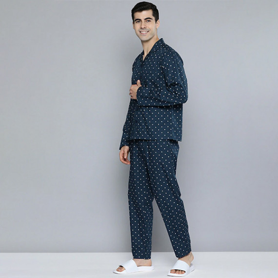 https://www.wavique.com/products/men-navy-blue-white-printed-pure-cotton-night-suit