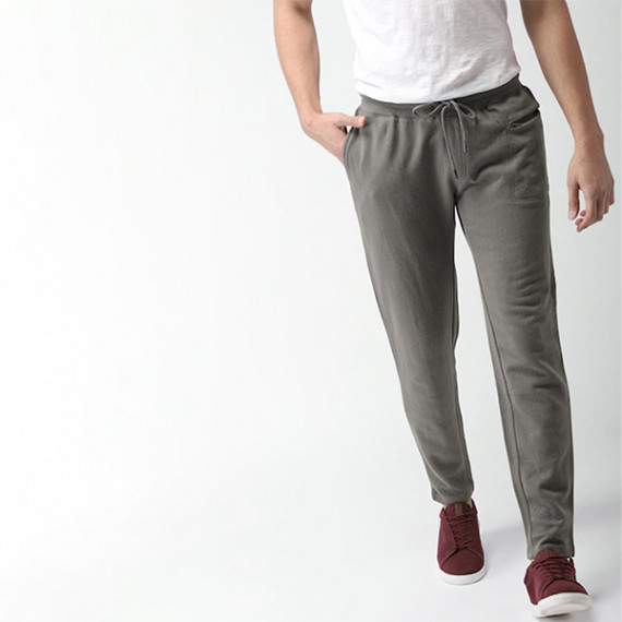 https://www.wavique.com/products/men-grey-regular-fit-solid-track-pants