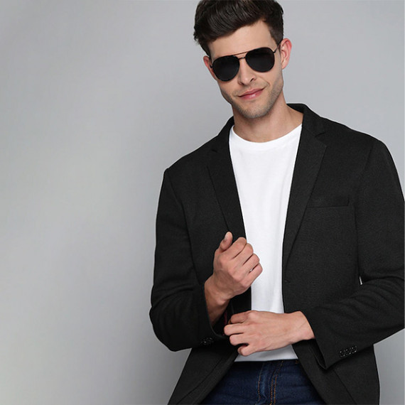 https://www.wavique.com/products/men-black-textured-regular-fit-single-breasted-blazer