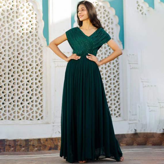 https://www.wavique.com/vi/products/green-embellished-maxi-dress